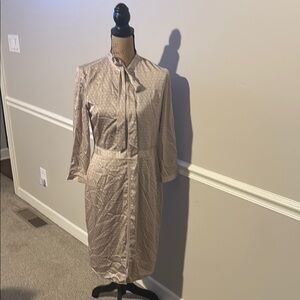 Banana Republic size 6 Cream Long Sleeve Dress